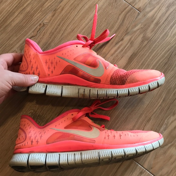 salmon pink nike shoes